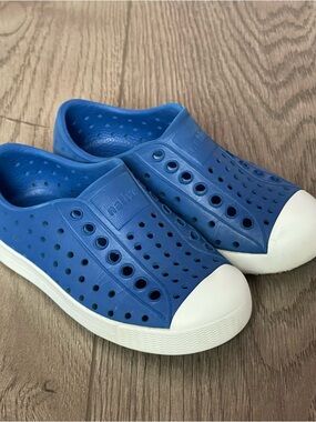 Native Jefferson Infant Toddler Size 8 Blue Slip On Sneakers